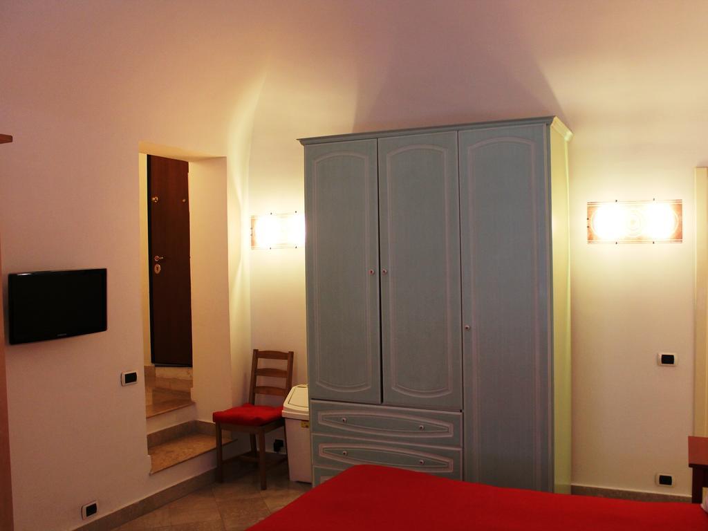 Hella Ibernesi 23 Fori Imperiali Inn, New Gestion! Рим Номер фото